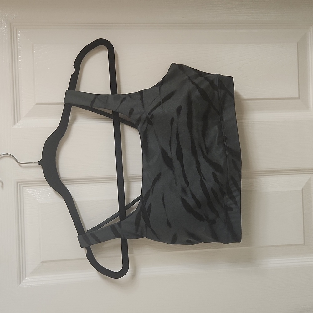 Athleta Exhale Zebra printed sports bra Powervita size M